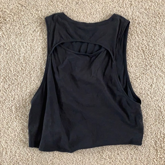 Cut out black lululemon top - Picture 1 of 3